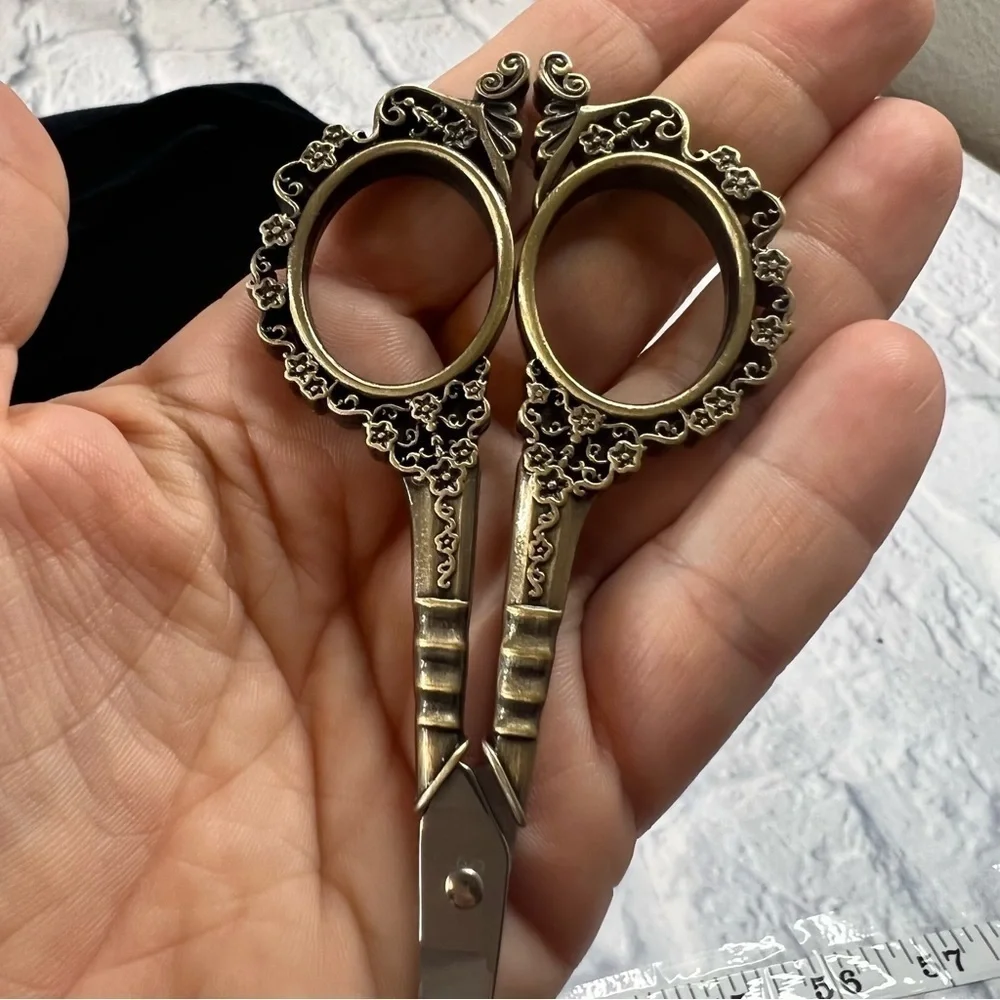 Embroidery scissors - Antique Bronze